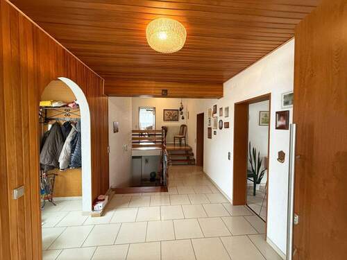 Eingang - 5 Zimmer Mehrfamilienhaus, Wohnhaus zum Kaufen in Sponheim