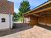 Terrasse mit Schuppen und Carport - 