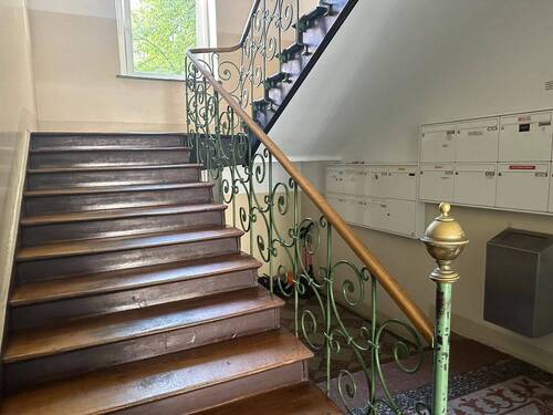 Treppenhaus - 2 Zimmer Etagenwohnung zum Kaufen in München