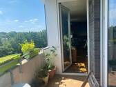 Südbalkon - Geräumige 3 ZKBB mit schönem Ausblick
