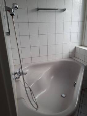 Bad - Etagenwohnung mit 93,30 m&sup2; in Krefeld zur Miete