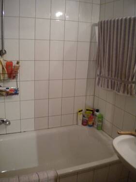 87 I. OG re Bad.JPG - 2 Zimmer Etagenwohnung in Bremen