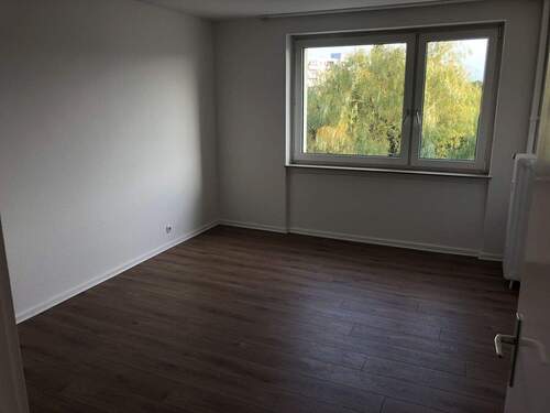 Zimmer (2) - 2 Zimmer Etagenwohnung zum Kaufen in Offenbach am Main