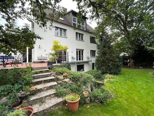 Hausansicht - 2 Zimmer Etagenwohnung zur Miete in Nürnberg