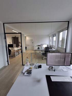 Büro Straßenseite - 