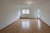 Wohnzimmer - 3 Zimmer Etagenwohnung zum Kaufen in Stuttgart