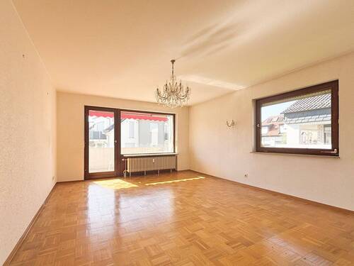 Wohnzimmer - 3-Zimmer-Wohnung mit Balkon in attraktiver Lage