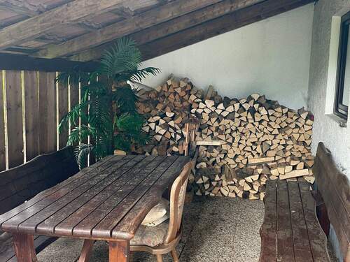 Sitzecke hinter der Garage - 