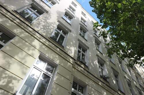 Fassadenansicht - bezugsfreies Altbauapartment - 437.000,00 EUR Kaufpreis, ca.  55,00 m² Wohnfläche
