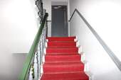 Treppenhaus mit Aufzug - 