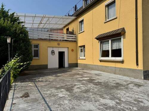 Hoffläche / Terrasse - 9 Zimmer Einfamilienhaus in Kröv