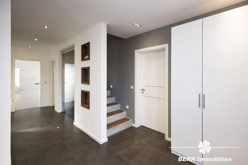 Eingang - 6 Zimmer Einfamilienhaus zum Kaufen in Großrinderfeld