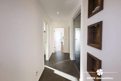 Flur - 6 Zimmer Einfamilienhaus in Großrinderfeld