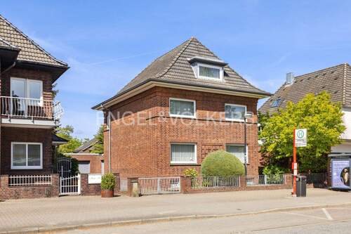 Straßenansicht - 8 Zimmer Einfamilienhaus zum Kaufen in Norderstedt