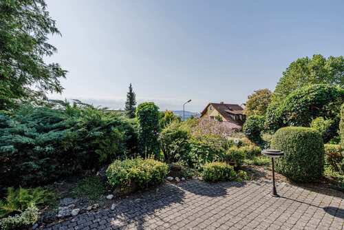 Ausblick von Terrasse - Einfamilienhaus mit 127,00 m&sup2; in Forchheim zum Kaufen