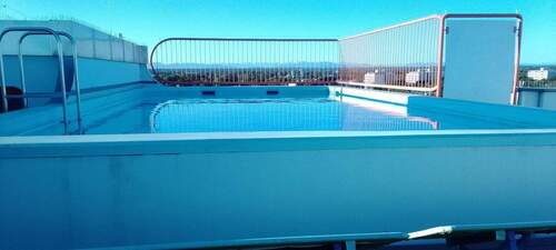 Schwimmbad auf dem Dach - 