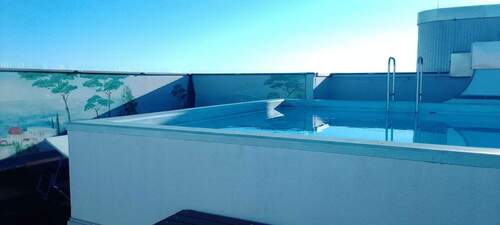 Schwimmbad auf dem Dach - 