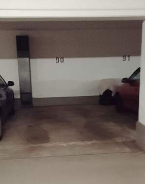 Tiefgarage, Parkplatz Nr. 90 - 