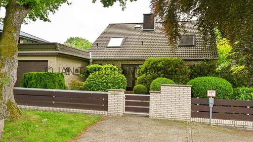 Ansicht Straße - Einfamilienhaus mit 140,00 m² in Hamburg zum Kaufen