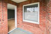 Wohnzimmer und Küchenfenster - Etagenwohnung mit 45,10 m&sup2; in Flensburg zum Kaufen