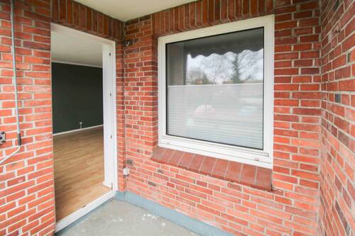 Wohnzimmer und Küchenfenster - Etagenwohnung mit 45,10 m&sup2; in Flensburg zum Kaufen