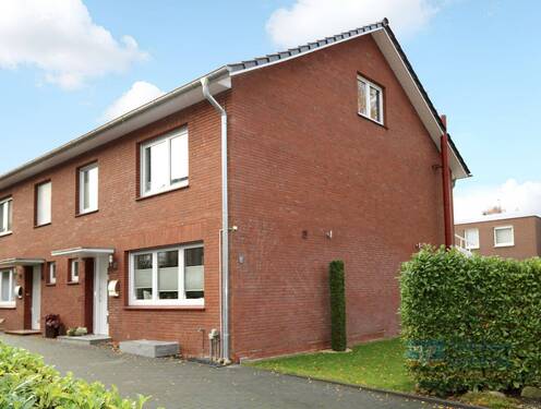 V1652 Frontansicht - Doppelhaushälfte mit Ofen und Garage in Vechta OT Hagen