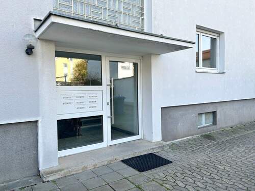 Hauseingang - 3 Zimmer Etagenwohnung zur Miete in Fürth