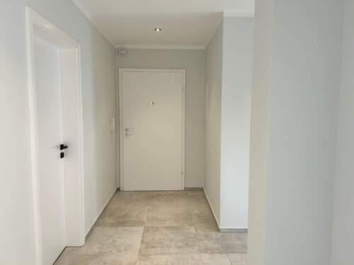 Diele - Etagenwohnung mit 92,00 m² in Fürth zur Miete