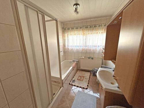 OG Whg. 1 Badezimmer - 