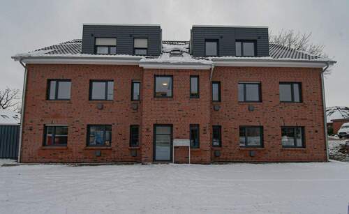 Modernes Gebäude im Winter - 