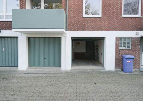 Rückansicht/ Garage - 