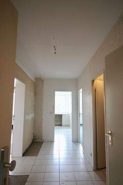 heller, großer Flur - 2 Zimmer Etagenwohnung in Hamburg