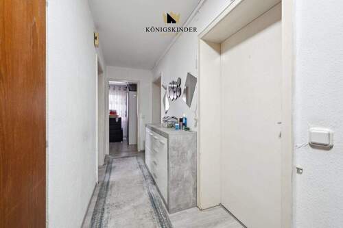 Flur mit Garderobe - 3 Zimmer Etagenwohnung zum Kaufen in Ebersbach an der Fils