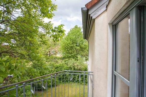 Blick vom Balkon - 2 Zimmer Etagenwohnung zum Kaufen in Erlangen