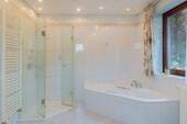 Voll ausgestattetes Badezimmer - 
