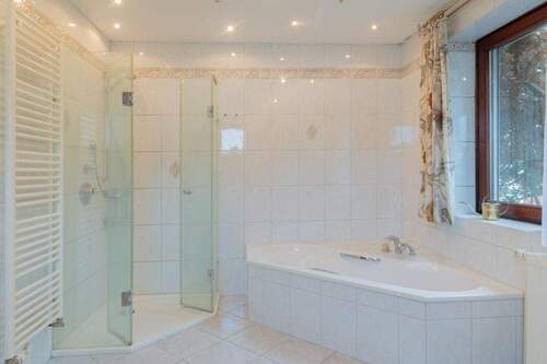 Voll ausgestattetes Badezimmer - 