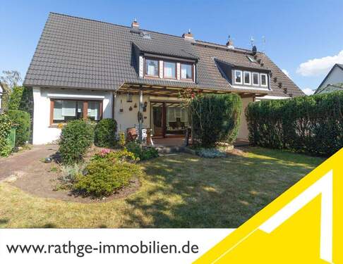 Titelbild - Hamburg-Lohbrügge: Schöne Doppelhaushälfte mit Garten, Terrasse und Garage!