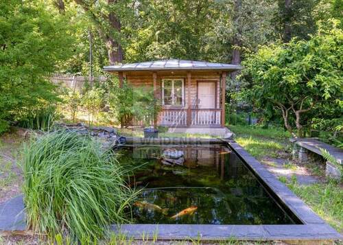 Gartenhaus und Gartenteich - 