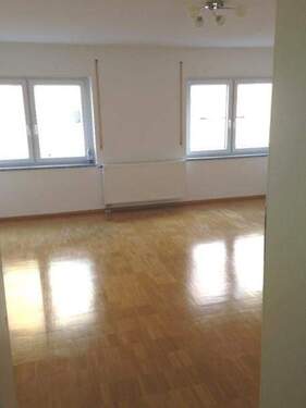 Helles, gräumiges Wohnzimmer - 3 Zimmer Etagenwohnung zur Miete in Nürnberg