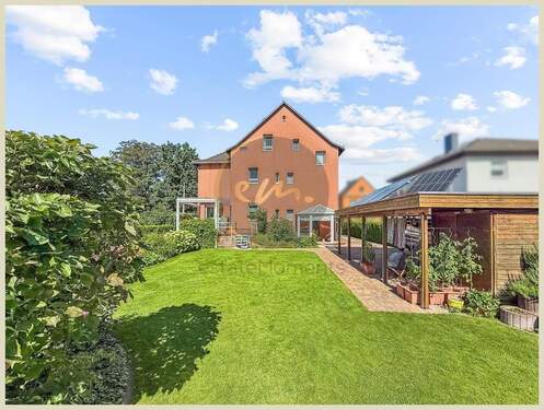 Außenaufnahme (Garten) - Ruhig gelegenes 3-Familien-Haus, bezugsfrei, modernisiert, Garten, Garagenstellplatz, Carport...