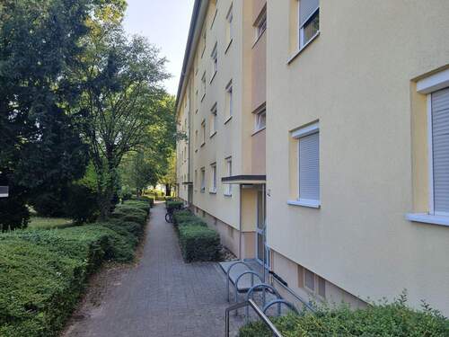 Herzlich Willkommen! - Charmante 2-Zimmer-Eigentumswohnung mit großer Wohnküche und Westbalkon