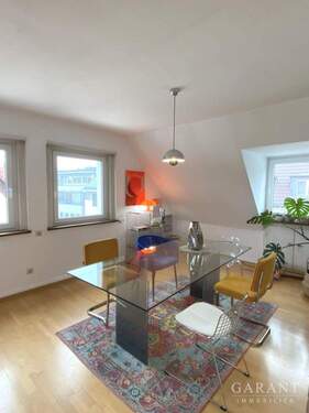 Wohnzimmer - 2 Zimmer Etagenwohnung zur Miete in Stuttgart