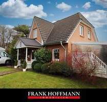 Fischersiedlung! Schönes Einfamilienhaus mit Kamin, Carport und zwei überdachten Terrassen in Husum