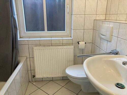 Bad - Etagenwohnung mit 43,00 m&sup2; in Mühlhausen zur Miete