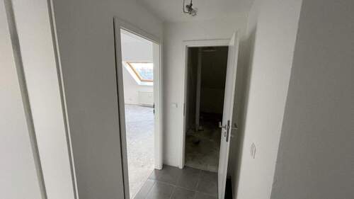 Flur - 3 Zimmer Etagenwohnung zur Miete in Burgdorf