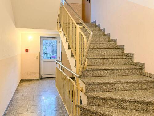 Treppenhaus - Etagenwohnung mit 74,40 m&sup2; in Leipzig zur Miete
