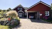 Ansicht mit Carport.jpg - Idyllisches Landhaus in Waabs an der Ostsee