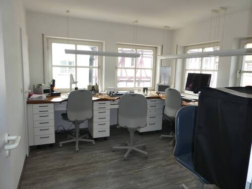 Helle Zimmer mit schönem Blick - 