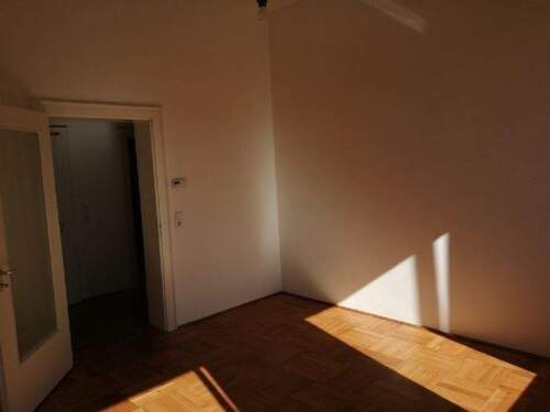 Zimmer 1 - 3 Zimmer Etagenwohnung zur Miete in Nürnberg