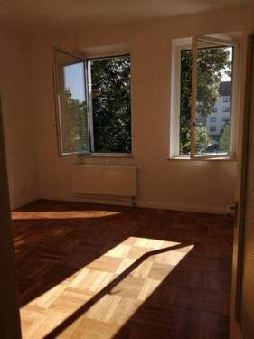 Zimmer 2 - 3 Zimmer Etagenwohnung in Nürnberg